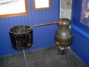 Destillierappart im Museum, 16kB